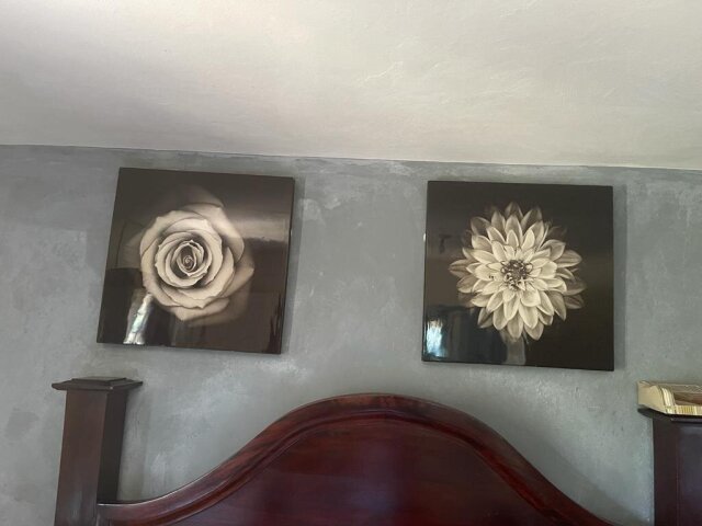 Wall Decor And 3 Candle Holders And A Set Of Lamos