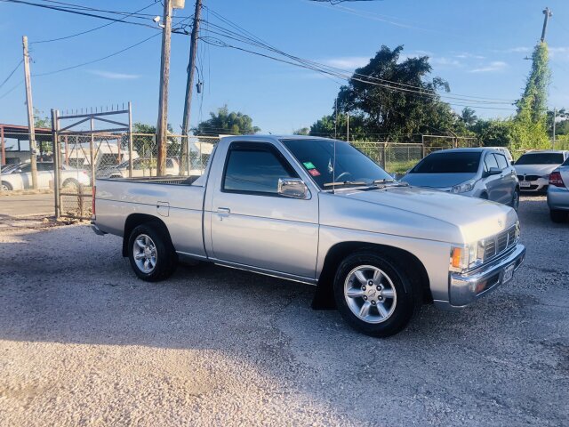 1995 NISSAN PICKUP