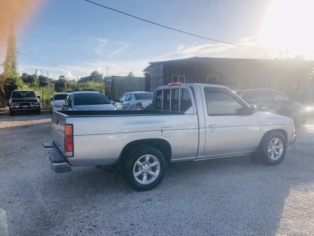 1995 NISSAN PICKUP