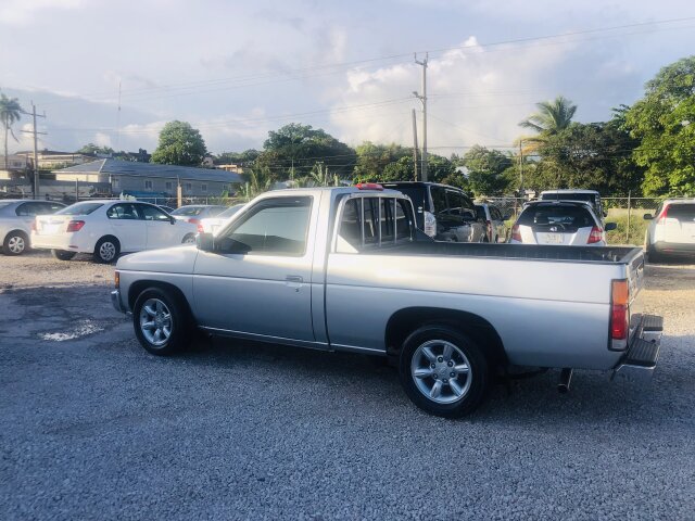 1995 NISSAN PICKUP