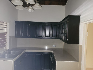 3 Bedroom House 2 Bathroom 
