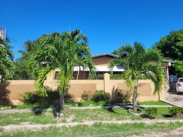 3 Bedroom House 2 Bathroom 