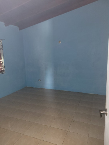 3 Bedroom House 2 Bathroom 