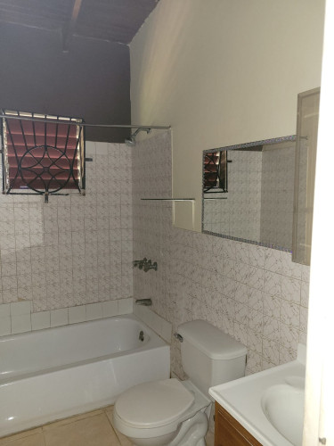 3 Bedroom House 2 Bathroom 