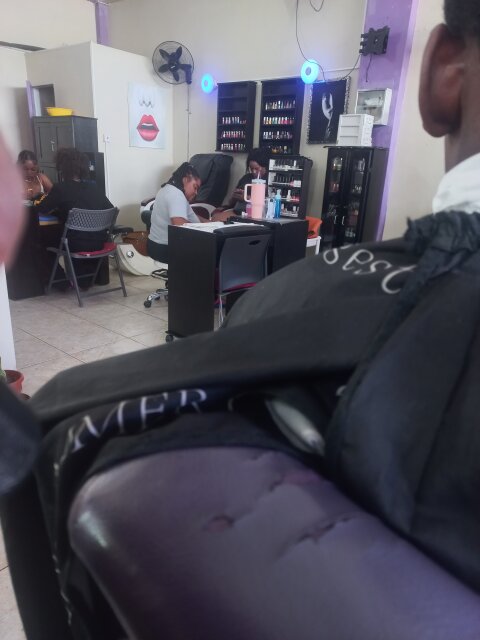 Hairstylist,nail Booth & Private Room 1 WEEK FREE