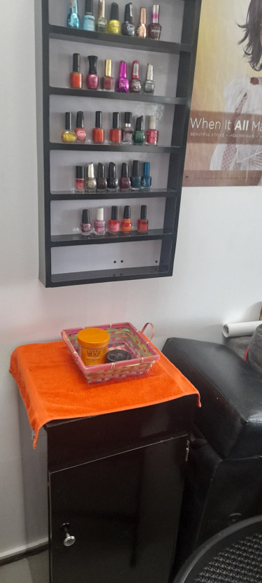 NAIL STAND & CUPBOARD SET 