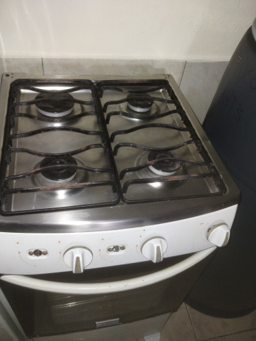 Gas Stove With Full Gas Pan