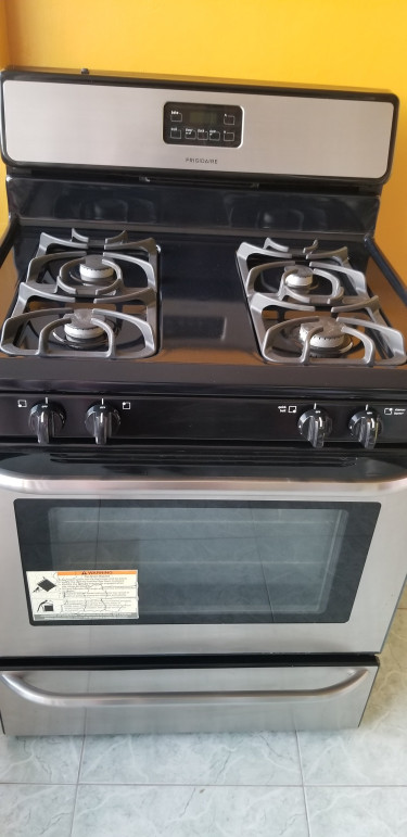 Frigidaire Stain/Steel 4 B/Gas Stove-
