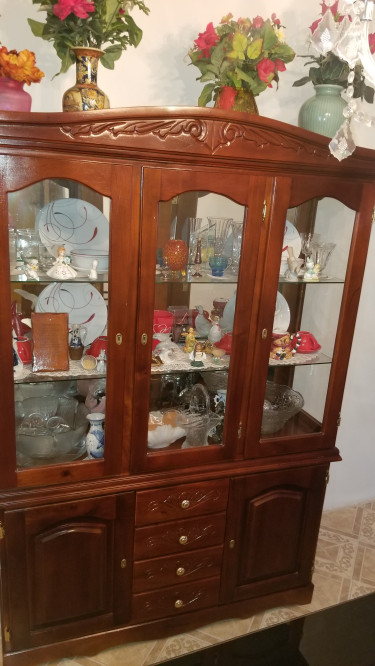 Cupboard/ Cabinet 