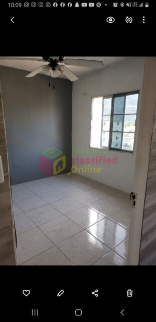 Unfurnished  2 Bedroom 1bth