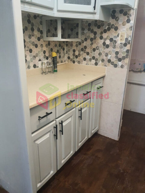 Unfurnished  2 Bedroom 1bth