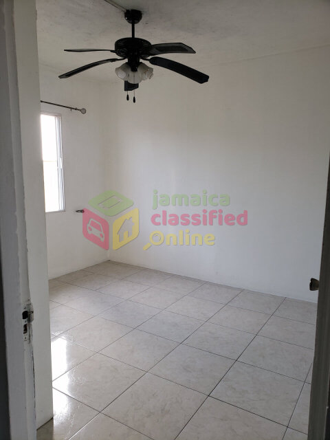 Unfurnished  2 Bedroom 1bth