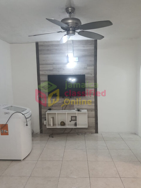 Unfurnished  2 Bedroom 1bth