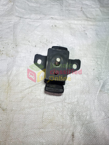 2014  FORTUNER ENGINE MOUNTS