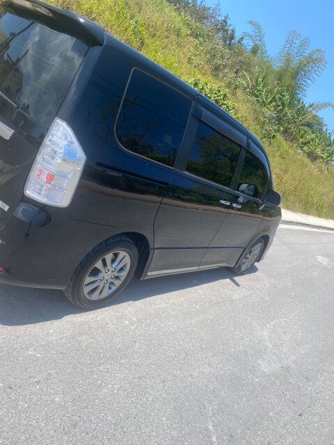 2013 Toyota Voxy 8 Seater Fully Loaded