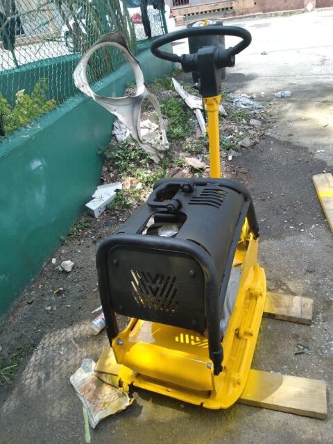 HEAVY-DUTY PLATE COMPACTOR