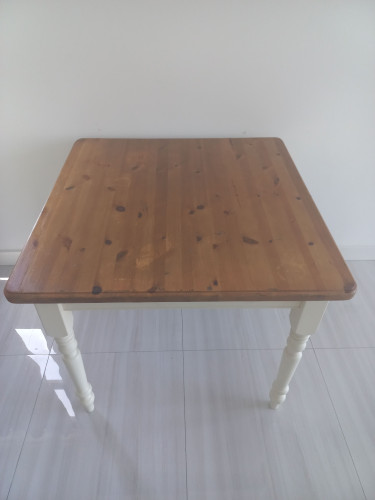 Wood Table (Tan & Cream)
