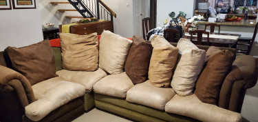 5 Seater Sectional And Armchair