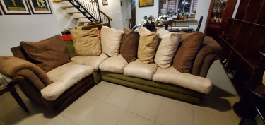 5 Seater Sectional And Armchair
