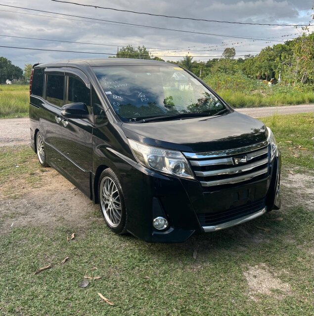 2016 Toyota Noah SI Package