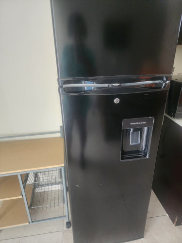 8 Cubic Blackpoint Refrigerator 