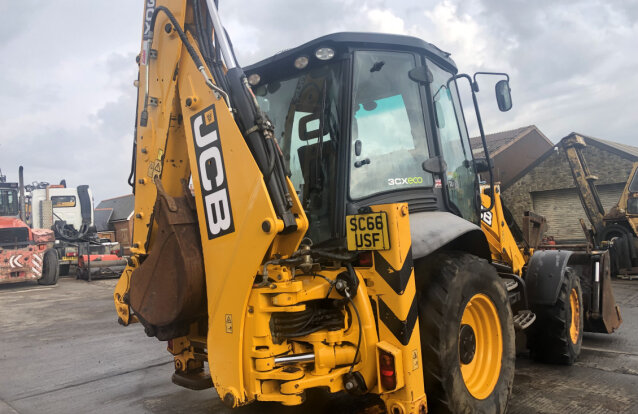 2016 JCB 3CX Backhoe