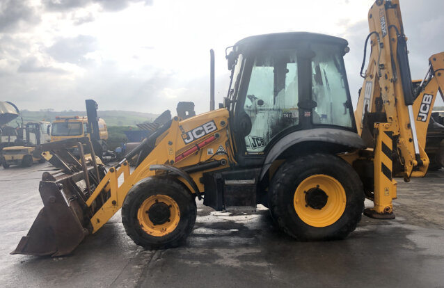 2016 JCB 3CX Backhoe