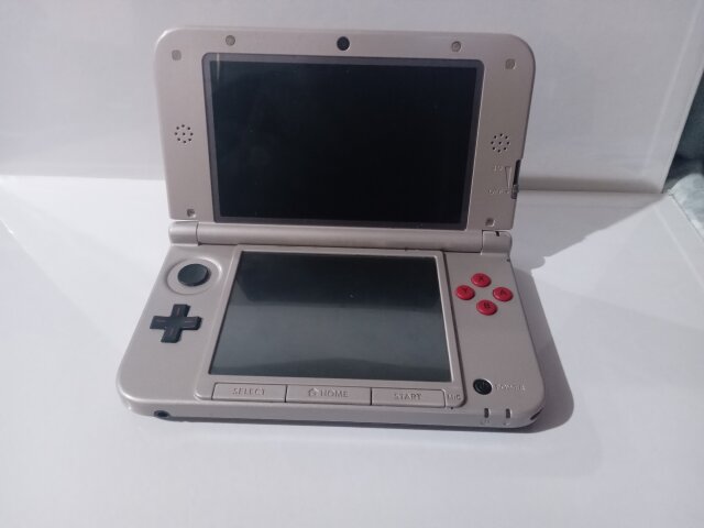 Nintendo 3Ds XL (used) (Mod) + 3 Games