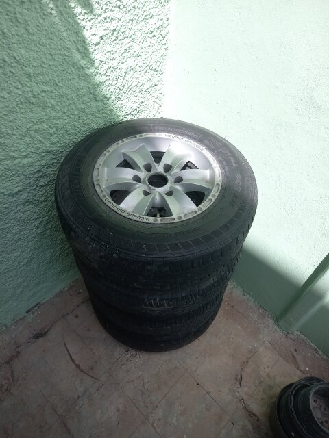 6 Lug Rims And Tyre 205 70 15