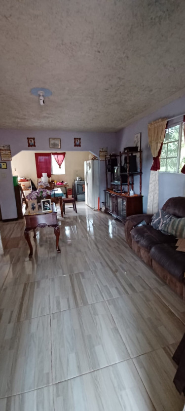 2 Bedroom House With Large Concrete Water Tank