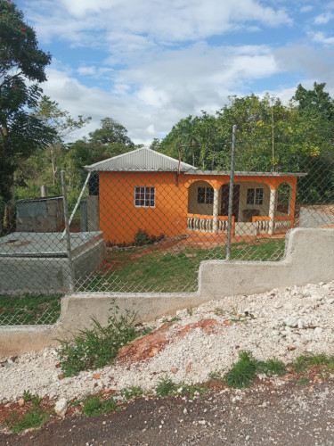 2 Bedroom House With Large Concrete Water Tank