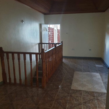 6 Bedroom 4 Bathroom House For Sale