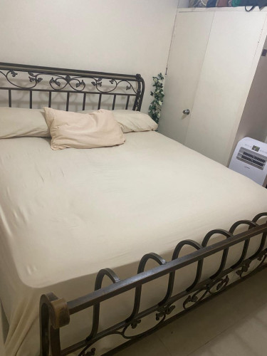 King Size Bed- Serta Matrress, Metal Frame