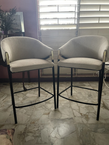 2 Bar Chairs