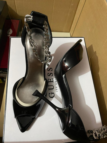 Guess Heel's 