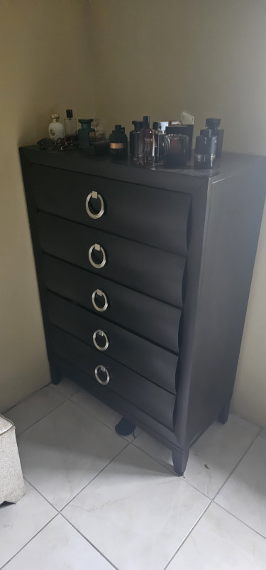 MIGRATE SALE Elegant Dark Wood Chest Of Drawers