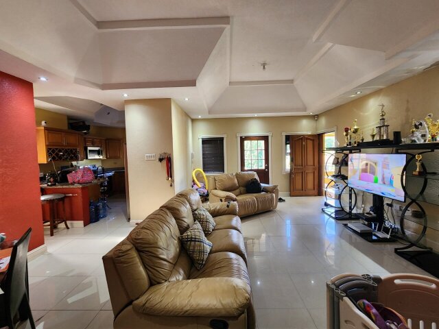 2 Bedroom Apartment For Sale Kgn. 6(1,410 Sqft)