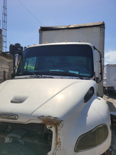 2005 Freightliner, M2. I.S.M Engine, 10B Gear Box