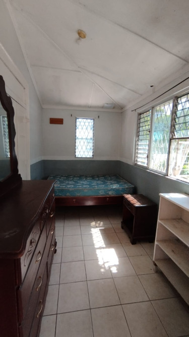 Female Only,1 Bedroom Of 5 Br House