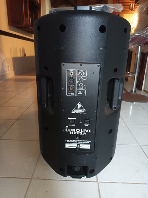 2 Behringer Speakers