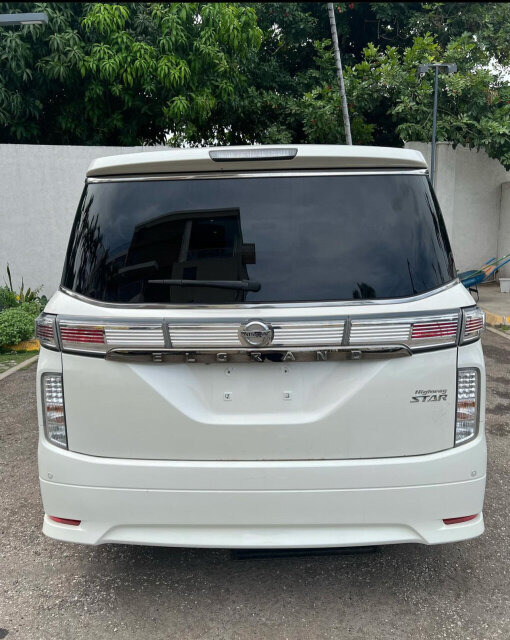 2017 Nissan Elgrand For Rent