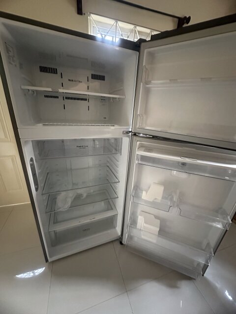 Used 2year Old LG Inverter Refrigerator