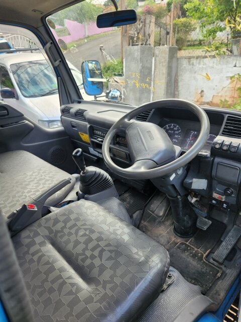 Isuzu Elf Tipper Truck