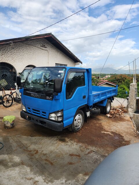 Isuzu Elf Tipper Truck