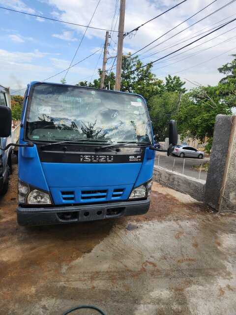 Isuzu Elf Tipper Truck