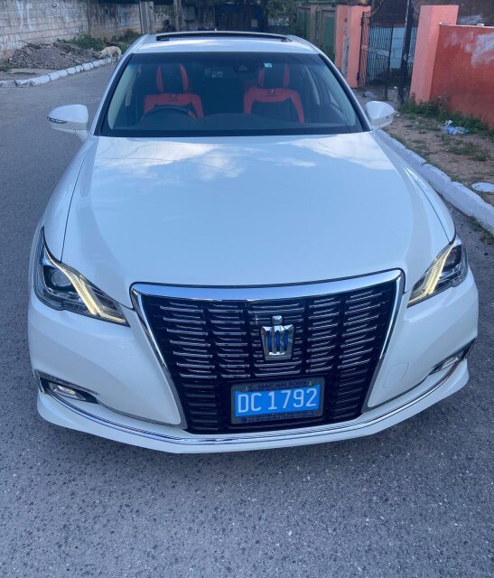 Toyota Crown Royal Saloon Hybrid Fully Loaded