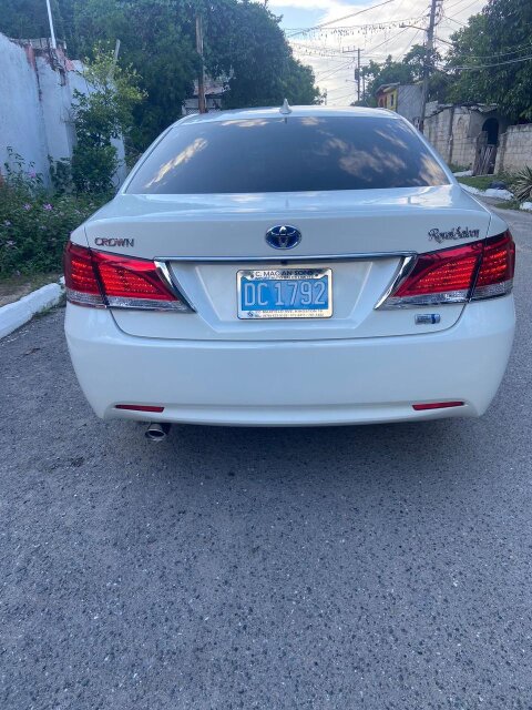 Toyota Crown Royal Saloon Hybrid Fully Loaded