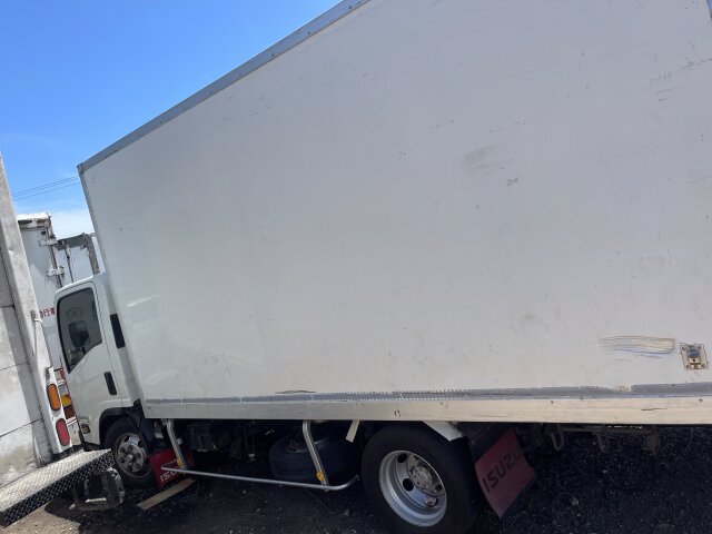 2008 Isuzu Box Truck