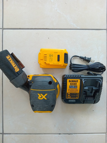 Dewalt  Random Ordit Palm Sander Set