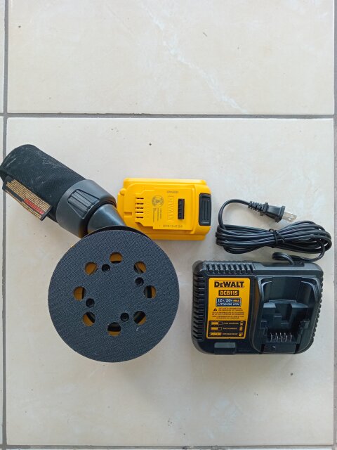 Dewalt  Random Ordit Palm Sander Set